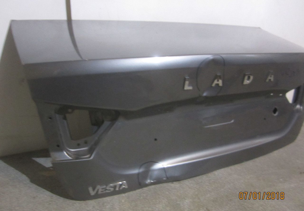 Крышка багажника Lada Vesta вмятины (скл-3) Крышка багажника Lada Vesta вмятины (скл-3)