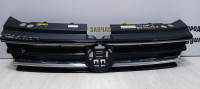 Решетка радиатора Volkswagen Tiguan 2 дорест 16-20 oem 5NA853653B (скл-3)