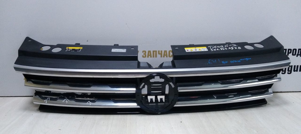 Решетка радиатора Volkswagen Tiguan 2 дорест 16-20 oem 5NA853653B (скл-3)