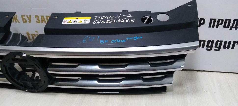 Решетка радиатора Volkswagen Tiguan 2 дорест 16-20 oem 5NA853653B (скл-3)