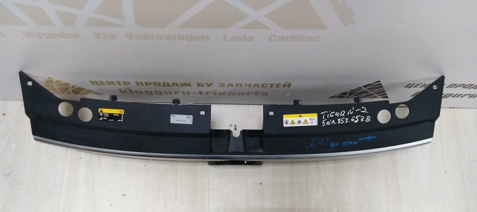 Решетка радиатора Volkswagen Tiguan 2 дорест 16-20 oem 5NA853653B (скл-3)