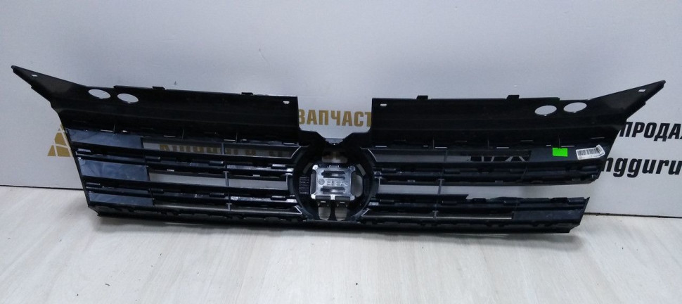 Решетка радиатора Volkswagen Tiguan 2 дорест 16-20 oem 5NA853653B (скл-3)