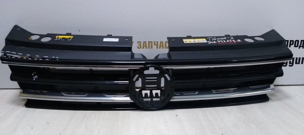 Решетка радиатора Volkswagen Tiguan 2 дорест 16-20 oem 5NA853653B (скл-3)