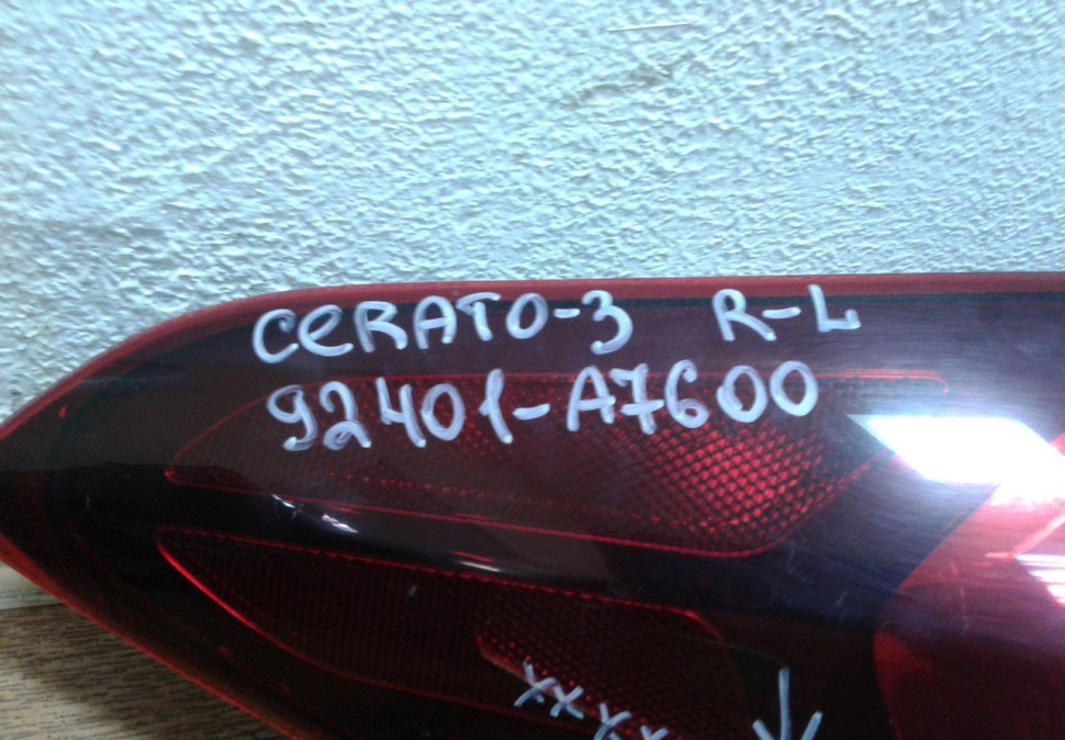 Фонарь левый Kia Cerato 3 (13>) трещина oem 92401a7600 Фонарь левый Kia Cerato 3 (13>) трещина oem 92401a7600