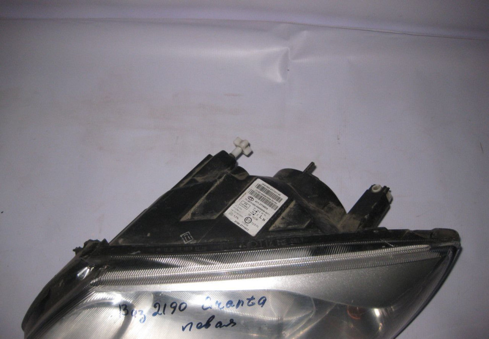 Фара левая Lada Granta (слом. 1 крепл.) oem 21903711011 (скл-3)