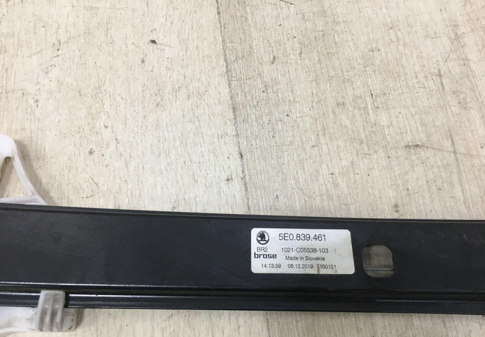 Стеклоподъемник задней левой двери электрический Skoda Octavia A7 OEM 5E0839461 Стеклоподъемник задней левой двери электрический Skoda Octavia A7 OEM 5E0839461