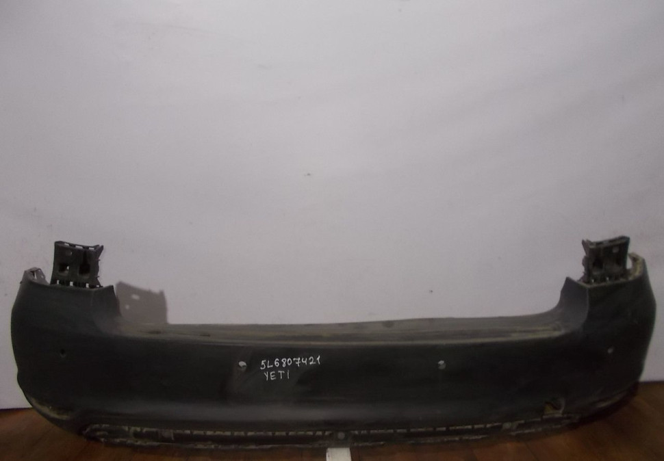 Бампер задний бу Skoda Yeti OEM 5L6807421