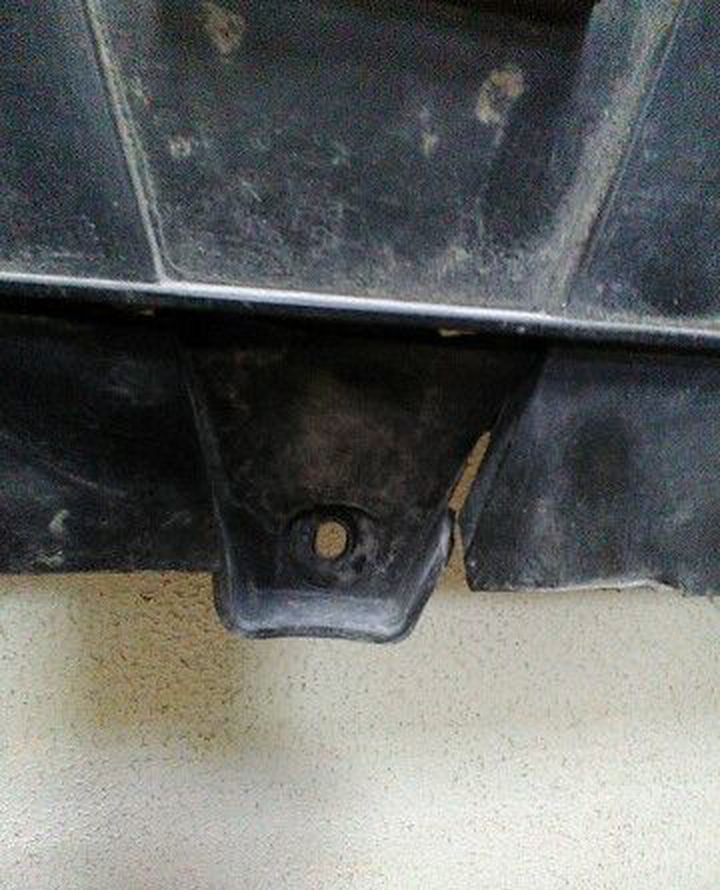 Спойлер переднего бампера Volkswagen Passat CC трещины Спойлер переднего бампера Volkswagen Passat CC трещины