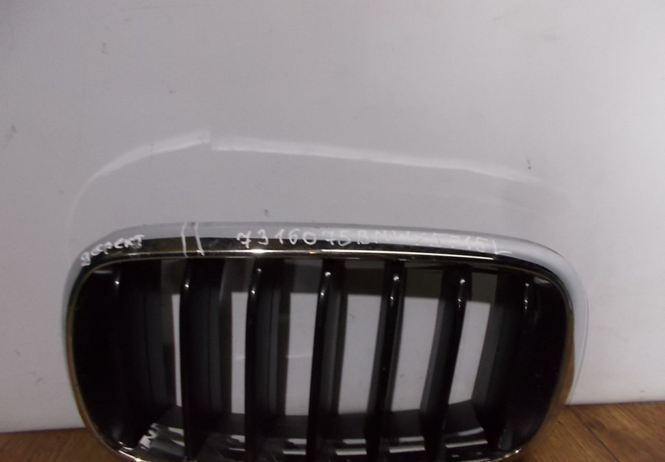 Решетка радиатора левая бу BMW X5 F15 OEM 7316075