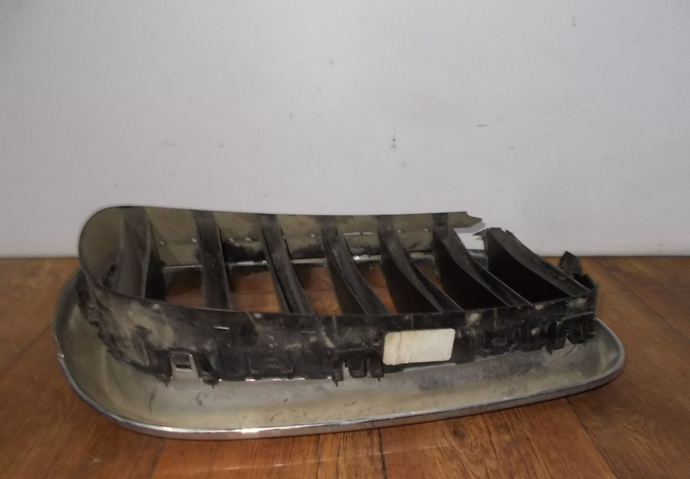 Решетка радиатора левая бу BMW X5 F15 OEM 7316075 Решетка радиатора левая бу BMW X5 F15 OEM 7316075