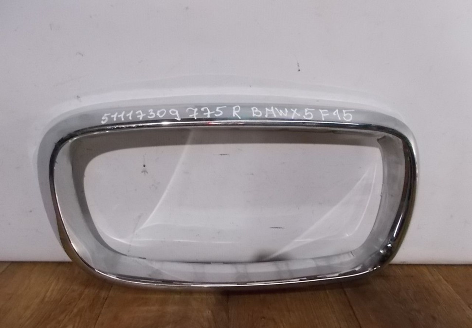 Молдинг решетки радиатора правый бу BMW X5 F15 OEM 51117309775
