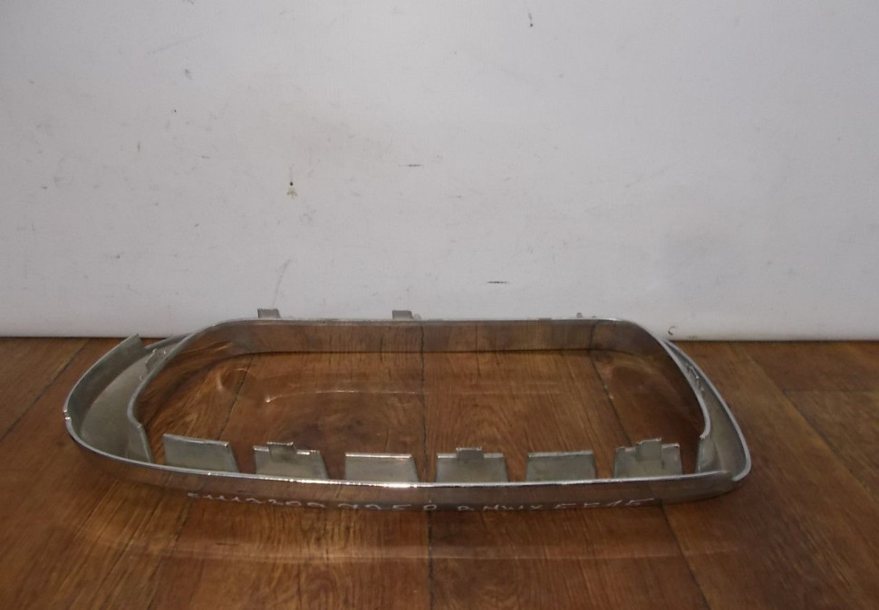 Молдинг решетки радиатора правый бу BMW X5 F15 OEM 51117309775 Молдинг решетки радиатора правый бу BMW X5 F15 OEM 51117309775