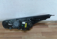 Фара правая Kia Ceed 2 JD ксенон oem 92102a2390 (слом. 2 крепл., часть корпуса, царап. стекла)