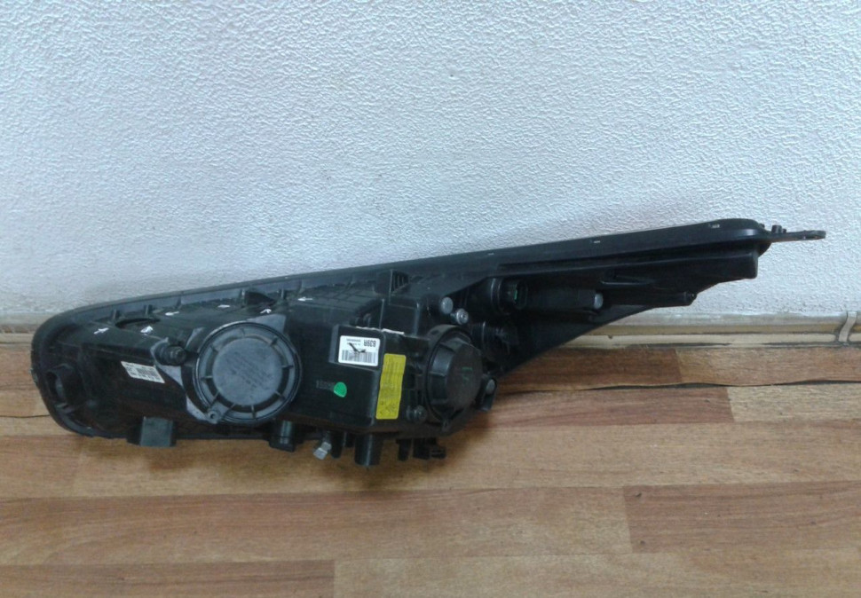 Фара правая Kia Ceed 2 JD ксенон oem 92102a2390 (слом. 2 крепл., часть корпуса, царап. стекла) Фара правая Kia Ceed 2 JD ксенон oem 92102a2390 (слом. 2 крепл., часть корпуса, царап. стекла)