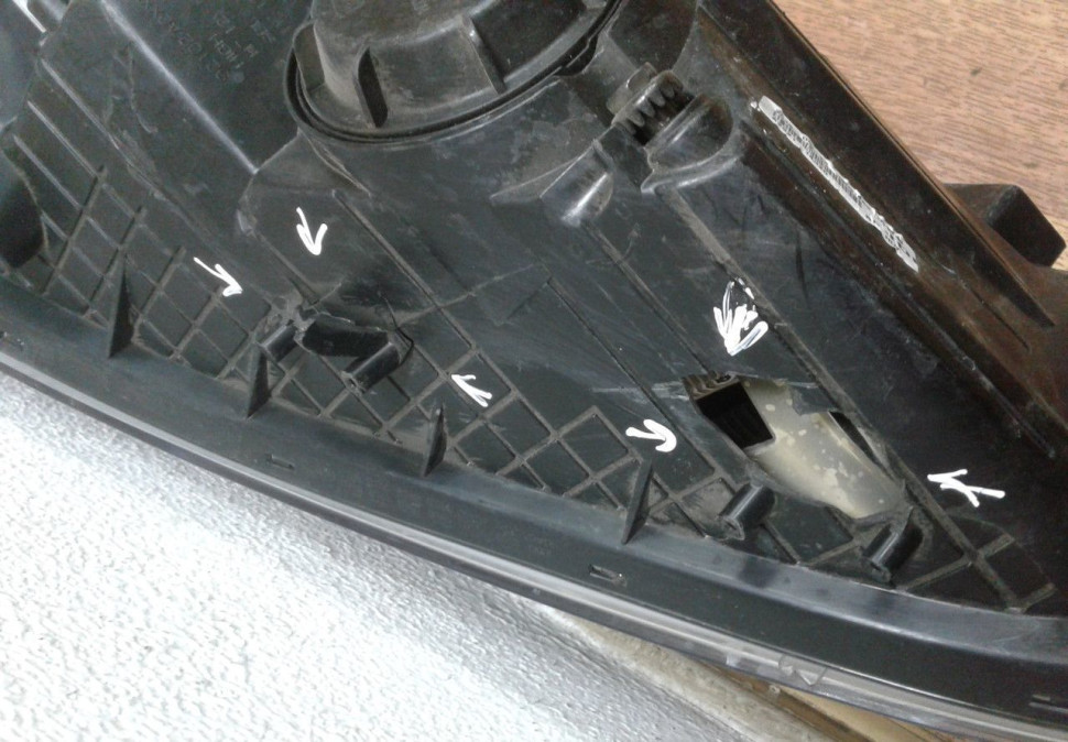 Фара правая Kia Ceed 2 JD ксенон oem 92102a2390 (слом. 2 крепл., часть корпуса, царап. стекла) Фара правая Kia Ceed 2 JD ксенон oem 92102a2390 (слом. 2 крепл., часть корпуса, царап. стекла)