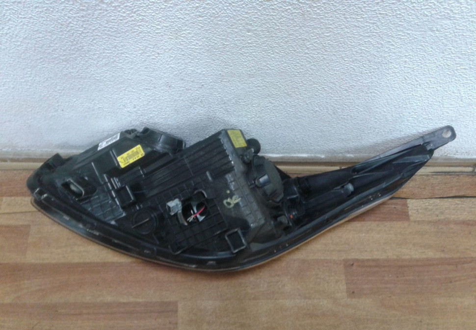 Фара правая Kia Ceed 2 JD ксенон oem 92102a2390 (слом. 2 крепл., часть корпуса, царап. стекла) Фара правая Kia Ceed 2 JD ксенон oem 92102a2390 (слом. 2 крепл., часть корпуса, царап. стекла)
