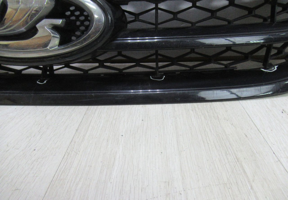 Решетка радиатора Lada Vesta oem 8450006673 (мал.трещины,слом часть) (скл-3)