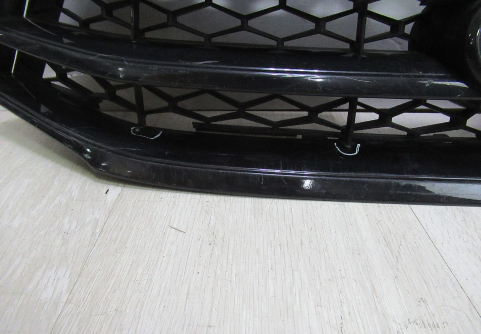 Решетка радиатора Lada Vesta oem 8450006673 (мал.трещины,слом часть) (скл-3)