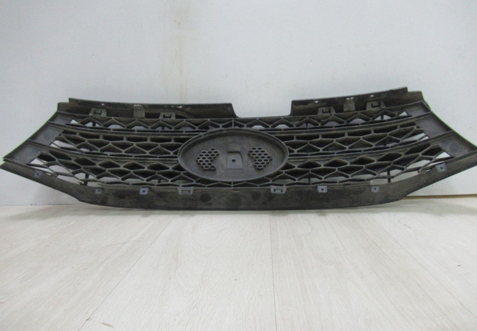 Решетка радиатора Lada Vesta oem 8450006673 (мал.трещины,слом часть) (скл-3)