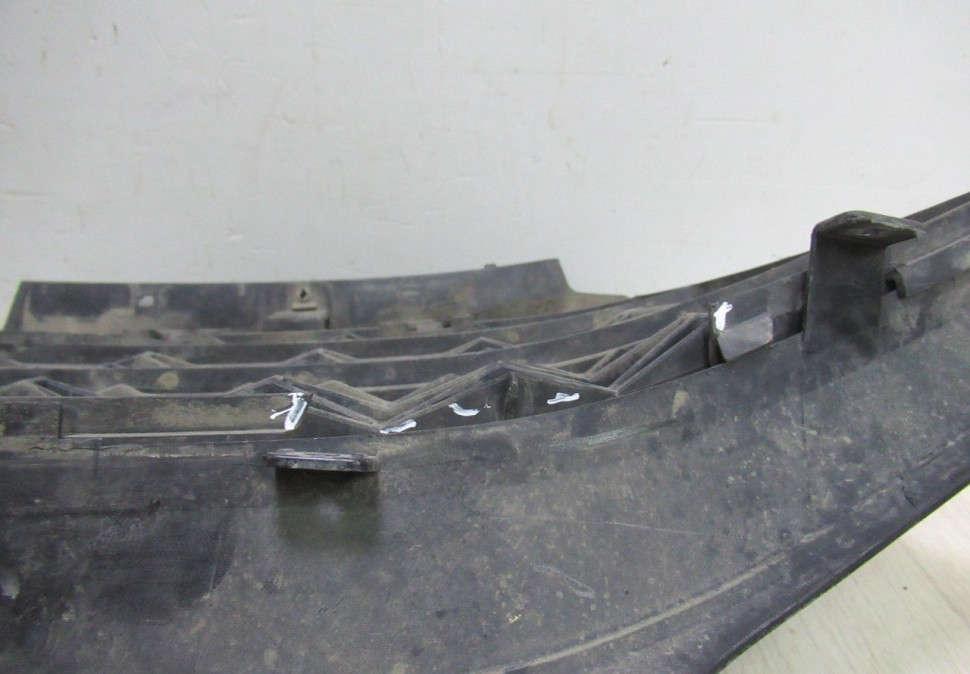 Решетка радиатора Lada Vesta oem 8450006673 (мал.трещины,слом часть) (скл-3)