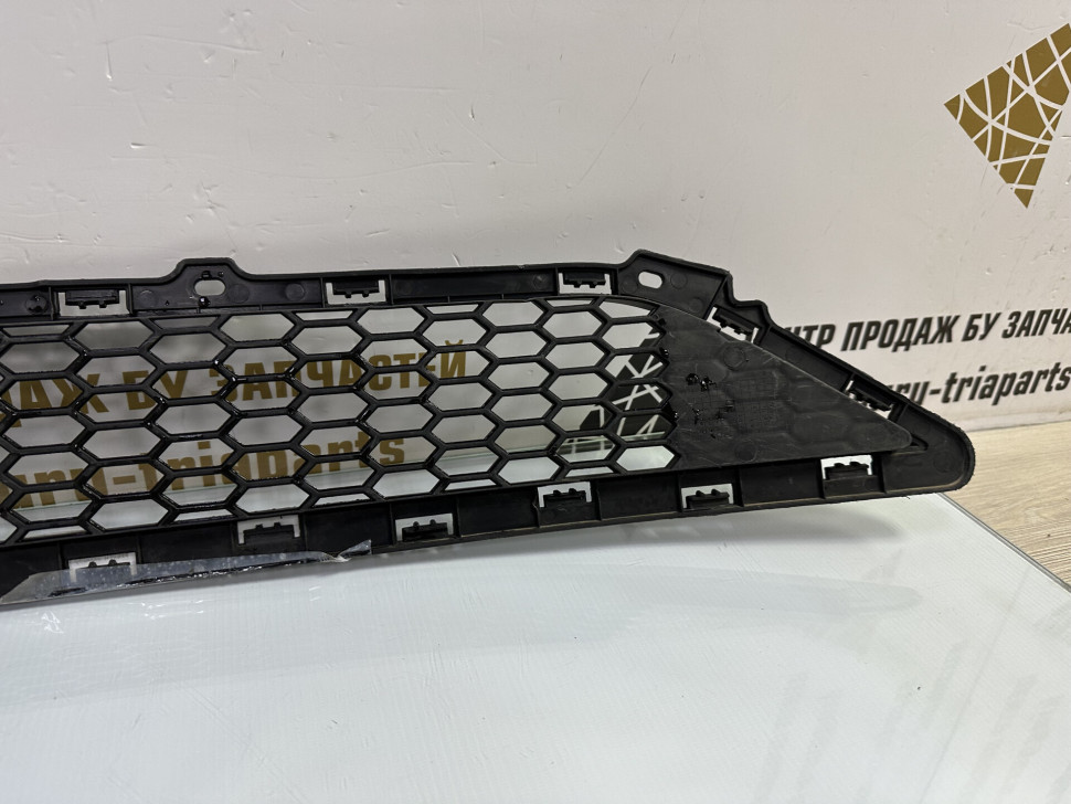 Решетка переднего бампера Hyundai Tucson 3 Дорестайлинг 2015 OEM 86561D7000