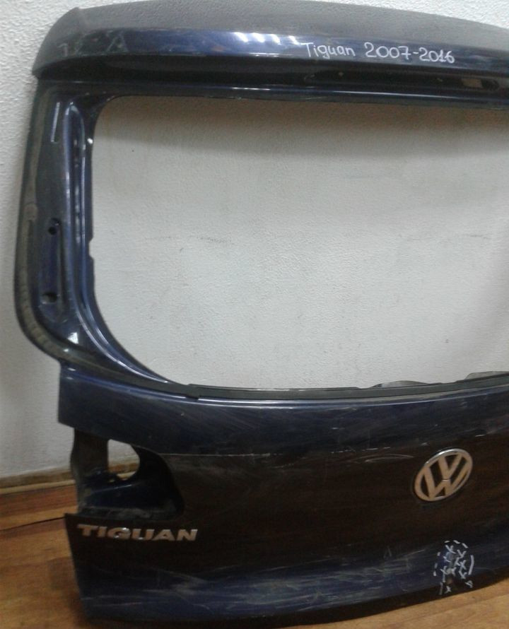 Крышка багажника Volkswagen Tiguan (07-16) (вмятина)