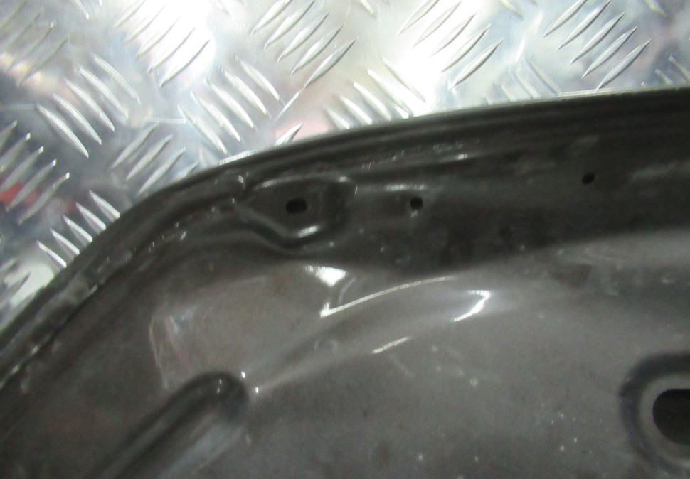 Капот Lada Vesta oem 8450039378 (вмятины)(скл-3) Капот Lada Vesta oem 8450039378 (вмятины)(скл-3)