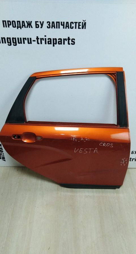 Дверь задняя правая Lada Vesta универсал oem 8450039383 (скл-3)