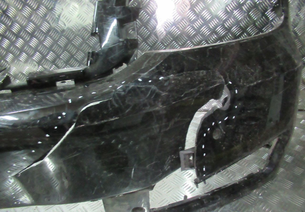 Бампер передний Chevrolet Tahoe 4 oem 22936492 (трещины) (скл-3)