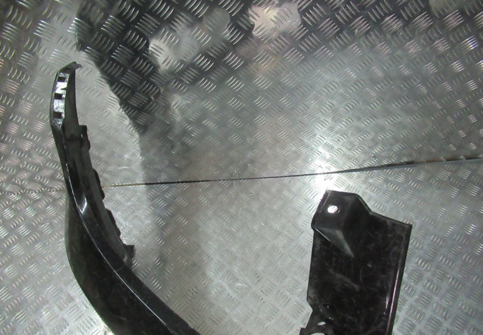 Бампер передний Chevrolet Tahoe 4 oem 22936492 (трещины) (скл-3)