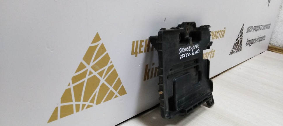 Площадка АКБ Hyundai Solaris (10-17) oem 371504l000 Площадка АКБ Hyundai Solaris (10-17) oem 371504l000