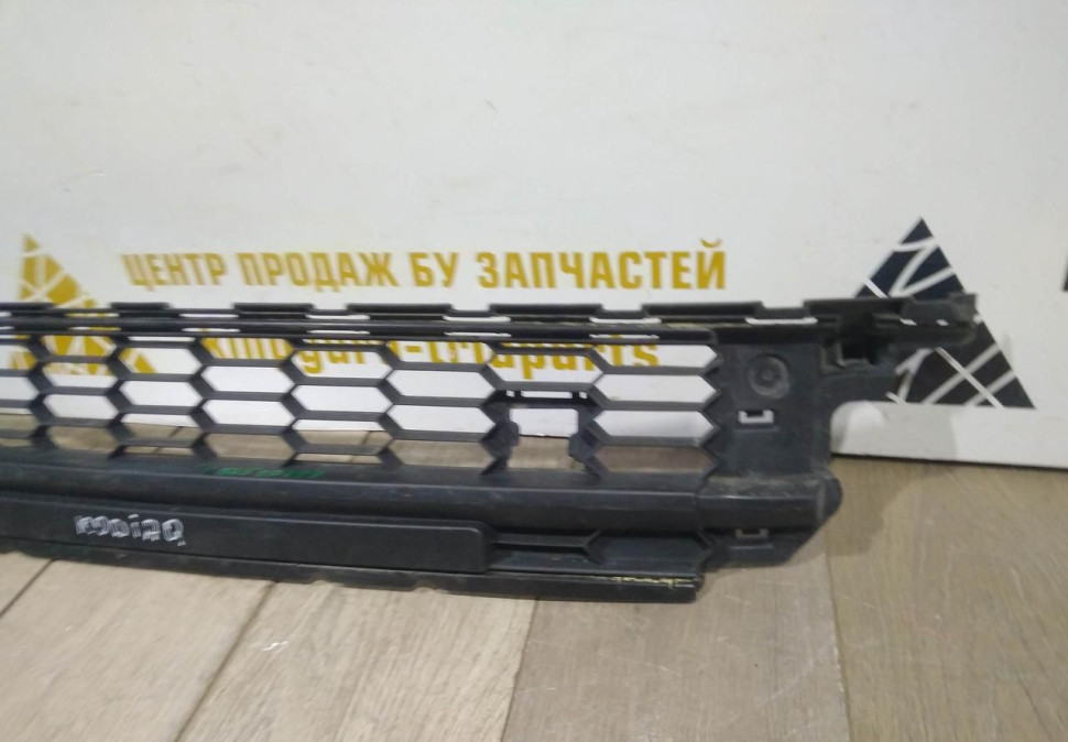 Решетка переднего бампера бу Skoda Kodiaq OEM 565853677