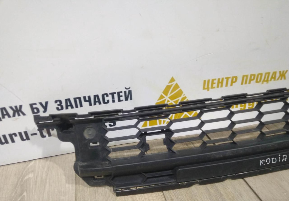 Решетка переднего бампера бу Skoda Kodiaq OEM 565853677