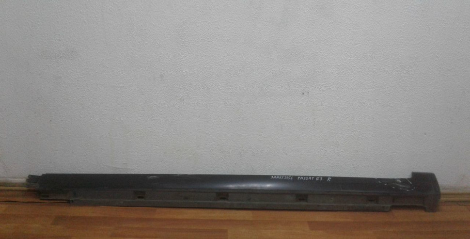 Накладка порога правая Volkswagen Passat B7 oem 3aa853856 (дефект)