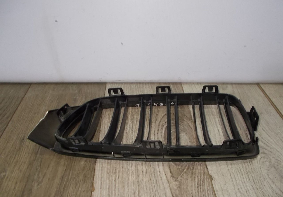 Решетка радиатора правая бу BMW 4 F32 OEM 7294814 Решетка радиатора правая бу BMW 4 F32 OEM 7294814