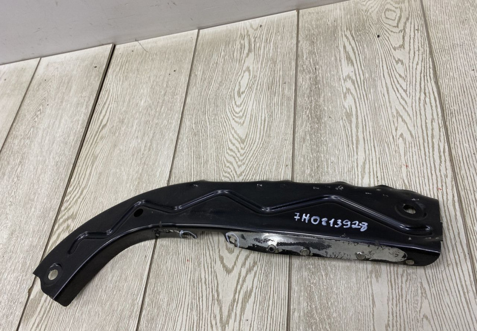 Опорная планка Volkswagen Transporter T5 2009 oem 7H0813928