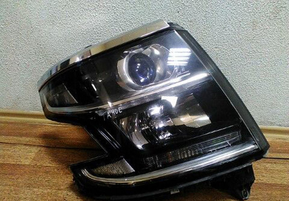 Фара правая Chevrolet Tahoe галоген