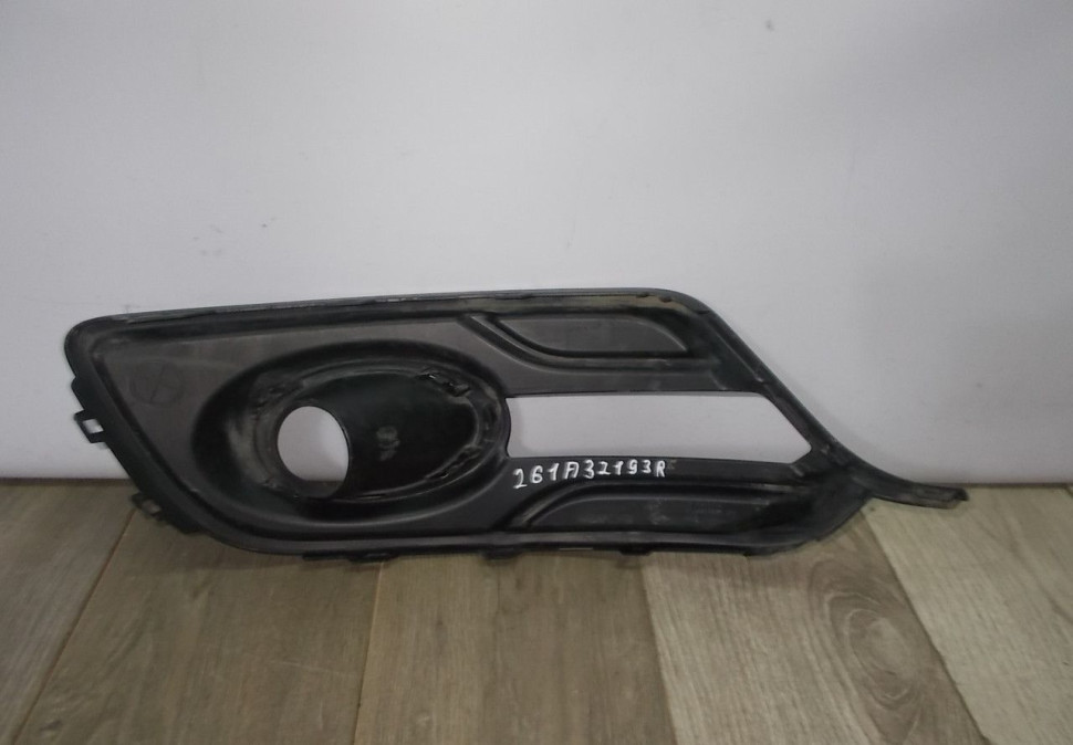 Решетка противотуманной фары левая бу Renault Megane 3 OEM 261A32193R Решетка противотуманной фары левая бу Renault Megane 3 OEM 261A32193R