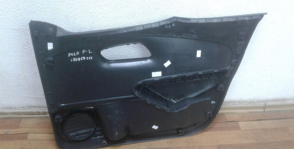 Обивка двери передняя левая Volkswagen Polo oem 6ru867011 (мал. вмятина) (скл-3) Обивка двери передняя левая Volkswagen Polo oem 6ru867011 (мал. вмятина) (скл-3)