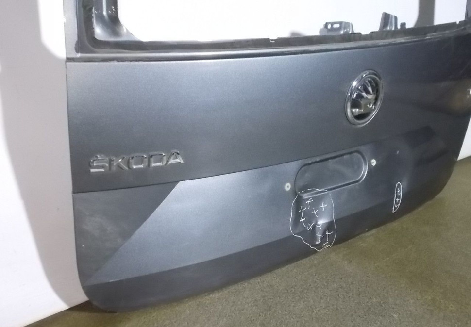 Крышка багажника бу Skoda Yeti рестайлинг OEM 5L6827025F