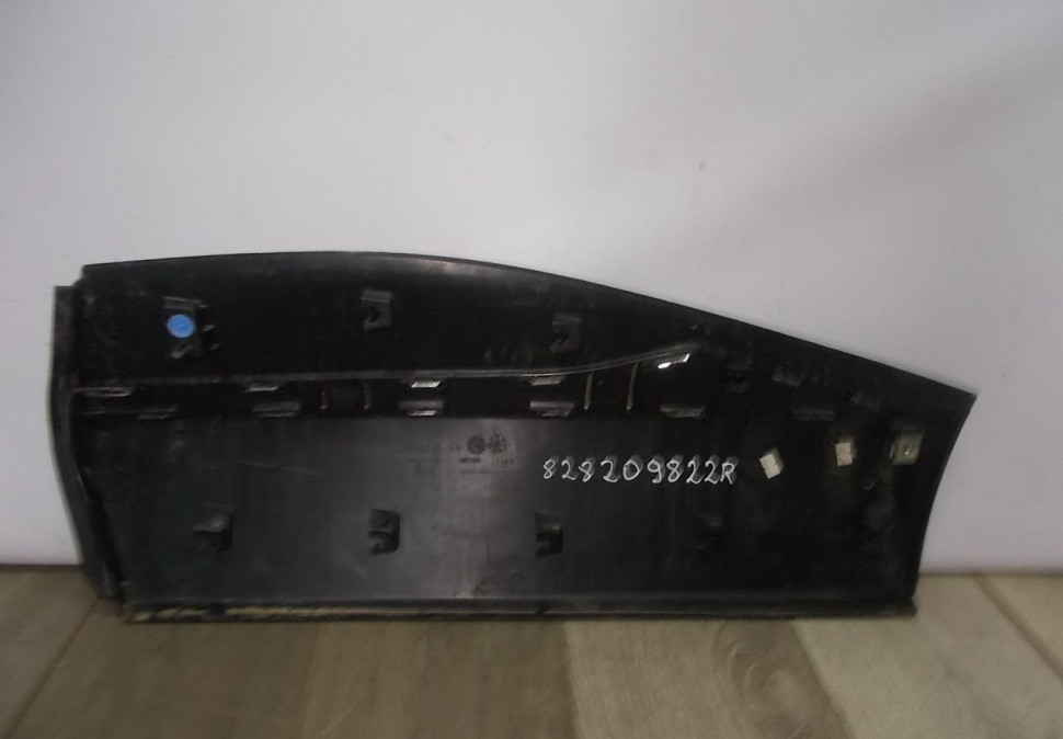 Молдинг двери задний правый бу Renault Kaptur OEM 828209822R