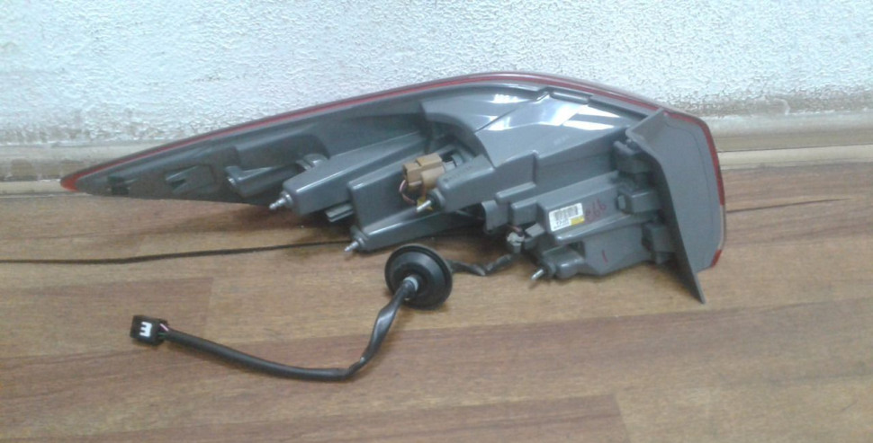 Фонарь правый Hyundai Elantra 6 AD oem 92402f2110 (скол стекла) Фонарь правый Hyundai Elantra 6 AD oem 92402f2110 (скол стекла)