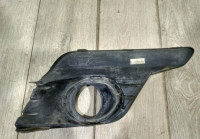 Решетка противотуманной фары левая бу Renault Logan 2 рестайлингт OEM 261A37637R