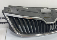 Решетка радиатора Skoda Rapid OEM 5JA853668