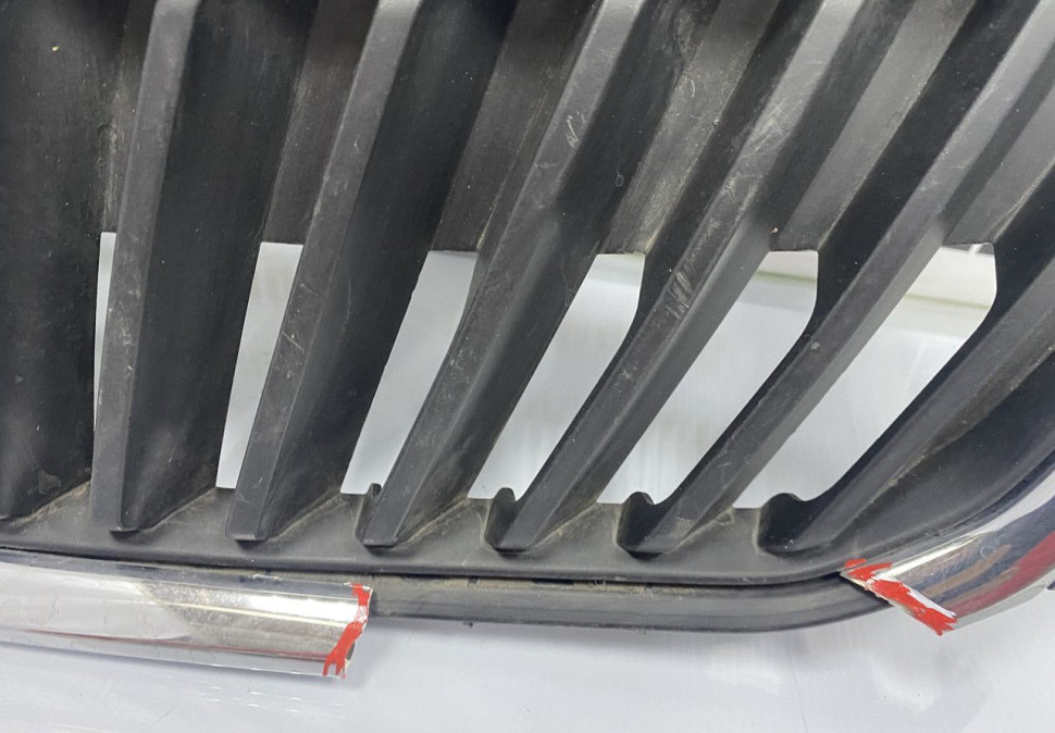 Решетка радиатора Skoda Rapid OEM 5JA853668