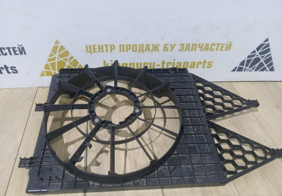 Диффузор вентилятора Skoda Rapid 1.4 OEM 6RU121207B Диффузор вентилятора Skoda Rapid 1.4 OEM 6RU121207B