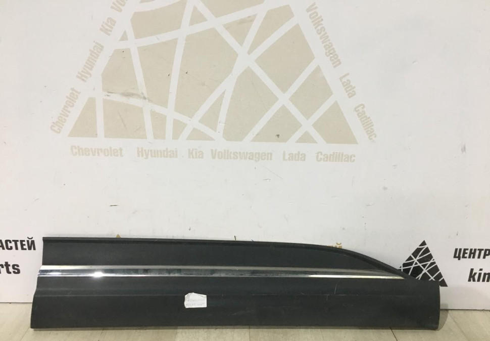 Молдинг передней правой двери Renault Koleos 2 OEM 808203752R