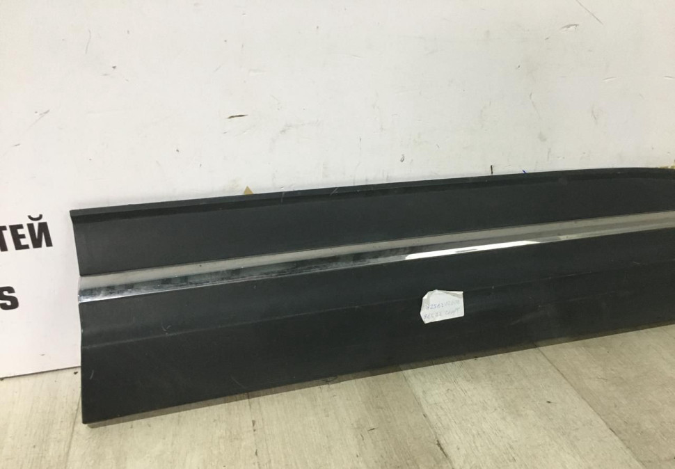 Молдинг передней правой двери Renault Koleos 2 OEM 808203752R