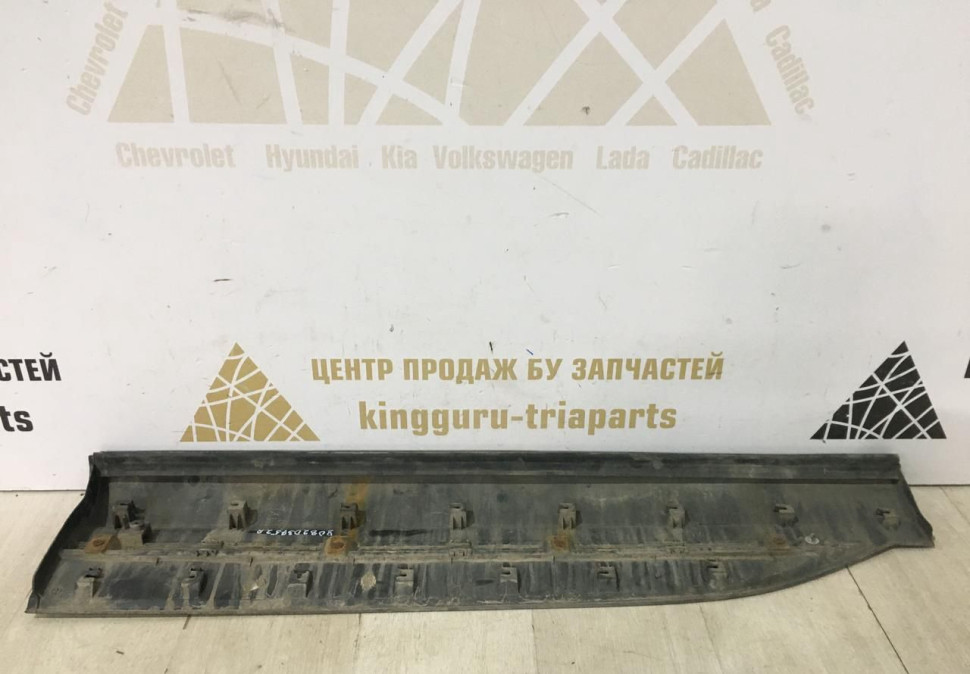 Молдинг передней правой двери Renault Koleos 2 OEM 808203752R Молдинг передней правой двери Renault Koleos 2 OEM 808203752R