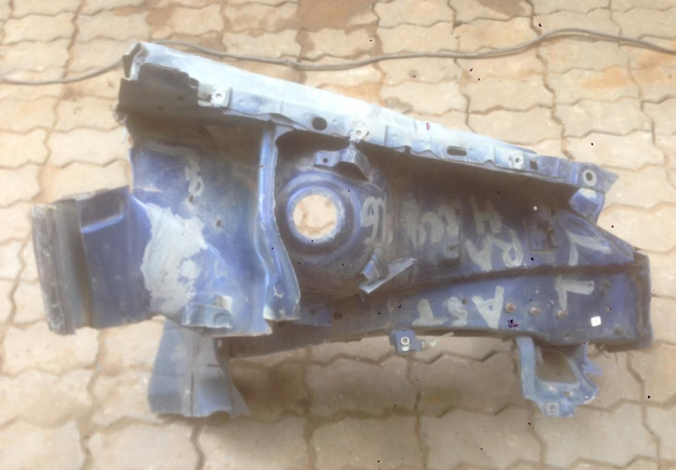 Лонжерон правый Opel Astra H oem 13181100 (скл-3) Лонжерон правый Opel Astra H oem 13181100 (скл-3)